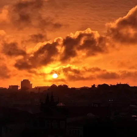 Premium Downtown Hotel 4*